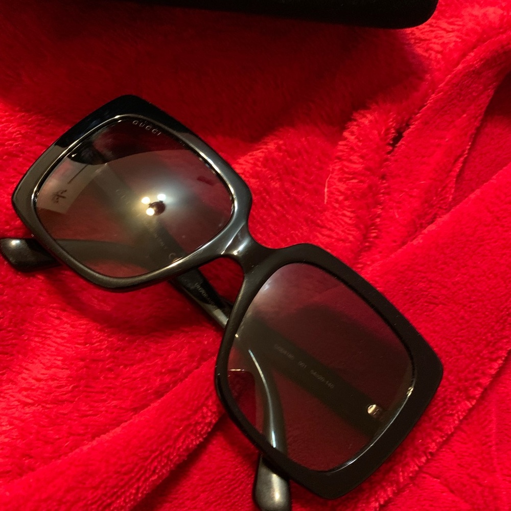 Gucci Oversized Rectangular Sunglasses - Picture 7 of 9